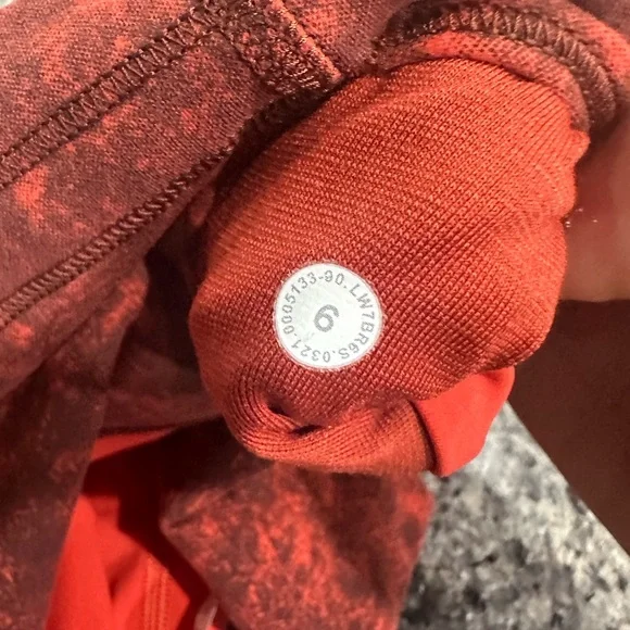 Lululemon Wunder Train High-Rise Short 8"
Denim Wash Print Autumn Red Black - Picture 5 of 7